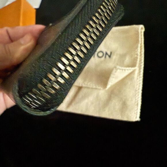 Used in excellent condition Louis Vuitton  blk Gray Eclipse Monogram Card Holder - Picture 6 of 11